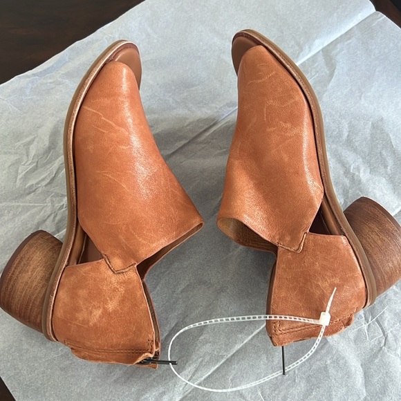 Sofft Carleigh Peep Toe Bootie. - Picture 6 of 13